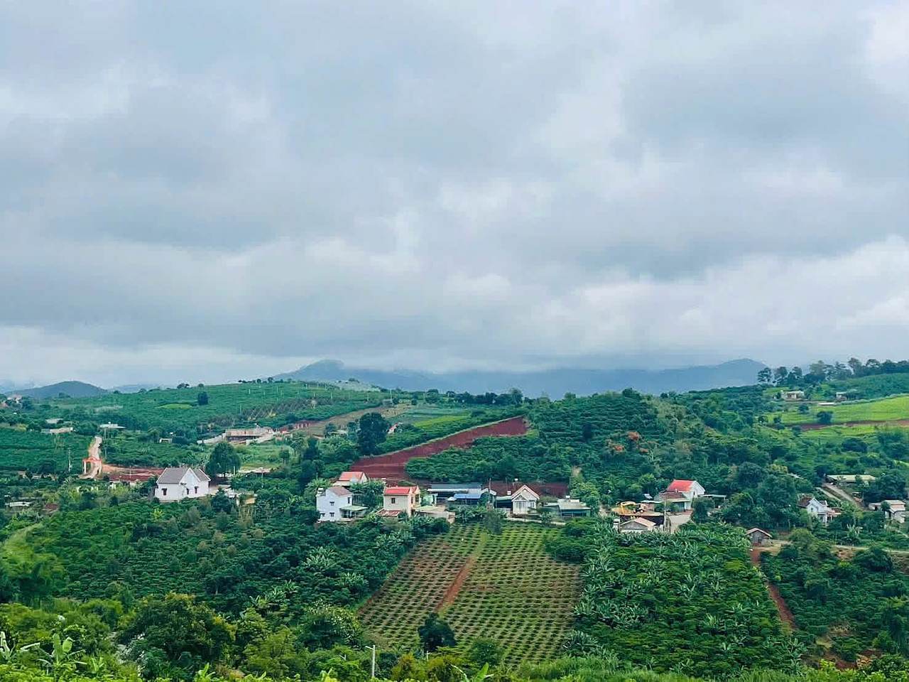 Lô đất 1.037m² Nam Ban, 920m² thổ cư, view thung lũng và núi